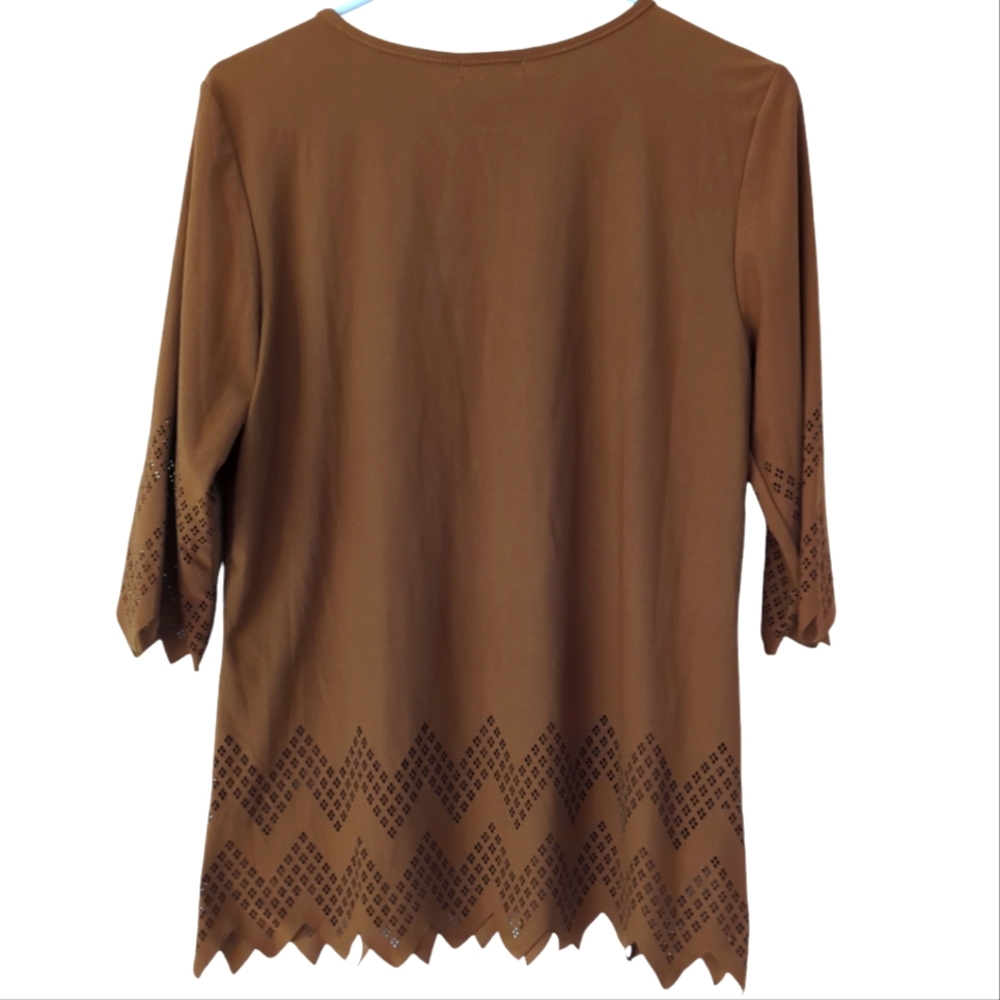 Chances R Perforated Inverted Triangular Pattern Hem Top MEDIUM Brown Rust - Picture 9 of 11